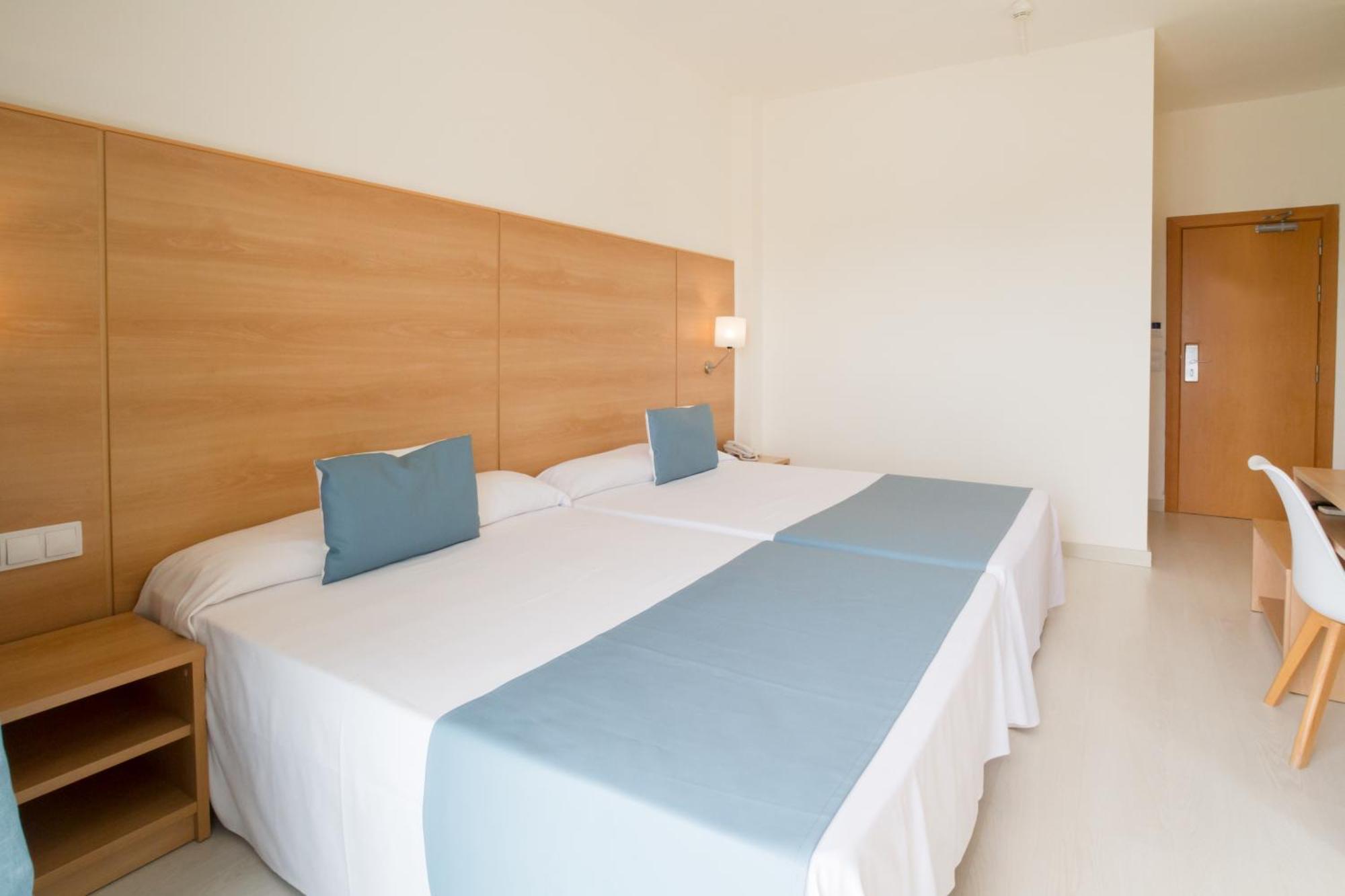 Готель Ibersol Playa Dorada Комарруга Екстер'єр фото